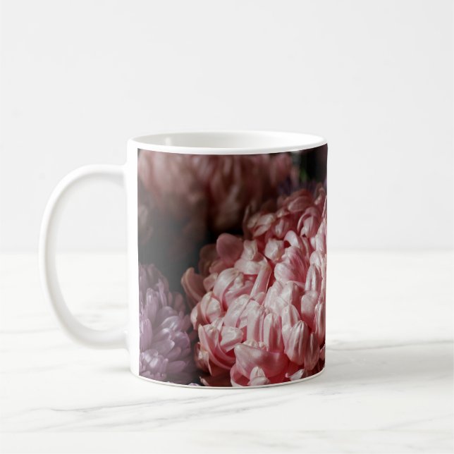 Caneca De Café Buquê de Aster Rosa: Iluminação Barroca. (Esquerda)