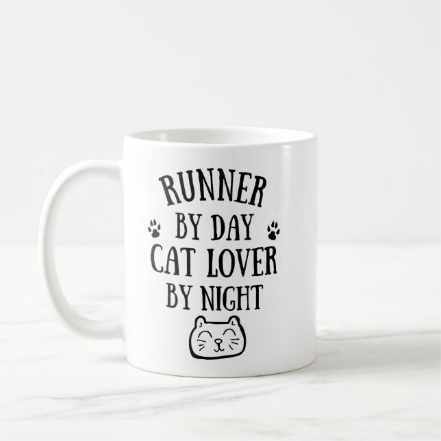 Caneca De Café By day - cat lover - runner - BonW (4500x5500) (Esquerda)