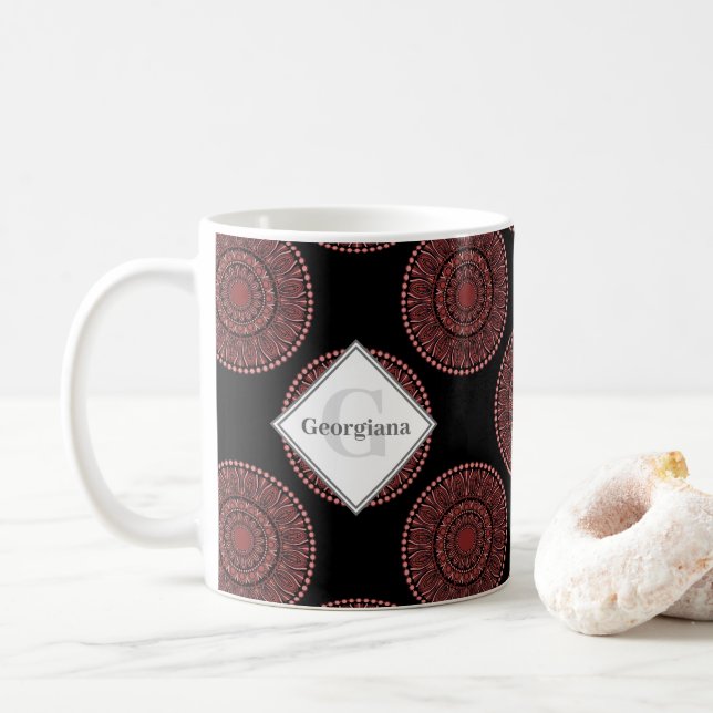 Caneca De Café Cabernet Coral Monogramas Bolinhas Whirl Mandala (Com Donut)