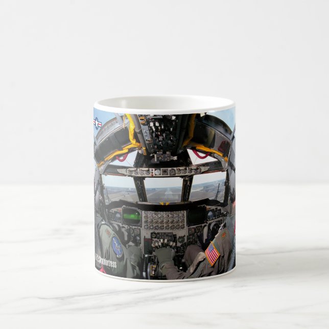 CANECA DE CAFÉ CABINE DO B-52H STRATOFORTRESS (Centro)