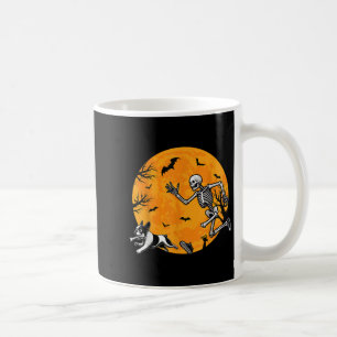 Caneca De Café Cachorro de Halloween Esqueleto Perseguindo Cachor