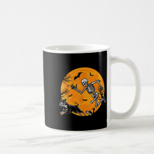 Caneca De Café Cachorro de Halloween Esqueleto Perseguindo Cachor