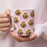 Caneca De Café Cachorro Fotográfico Personalizado | Presente pers<br><div class="desc">Transforme seu amigo peludo em uma obra de arte com esta Pet Photo Mug Personalizada em Pinta Suave! Basta carregar a sua foto favorita e ver o rosto do seu animal brilhar num padrão perfeito e adorável numa caneca de cerâmica de alta qualidade. Perfeito para mães de cães, amantes de...</div>