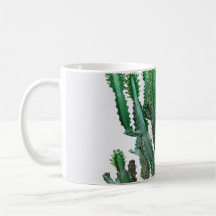 Caneca De Café Cacto verde sobre fundo branco.