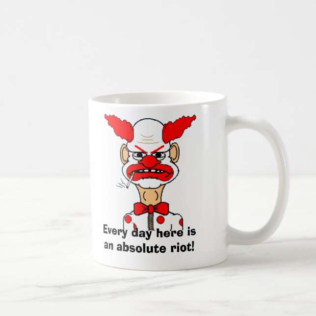 Caneca De Café Cada dia aqui é um motim absoluto! (Direita)