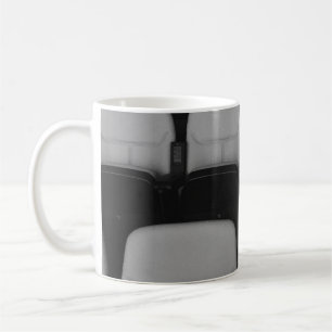 CANECA DE CAFÉ CADEIAS DE TEATRO BRANCO E PRETO VAGANTES SEM PEÇ