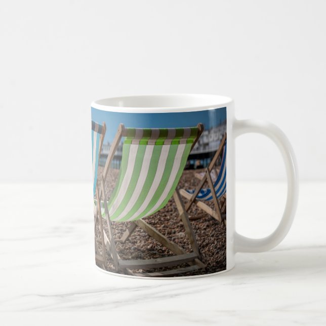 Caneca De Café Cadeiras de plataforma que olham o mar (Direita)