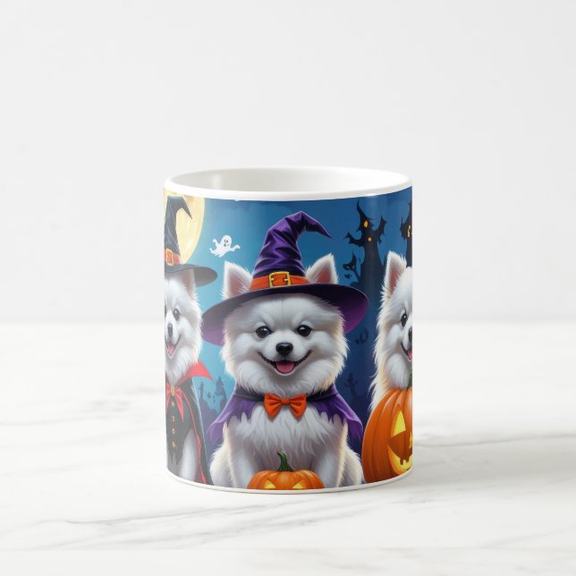 Caneca De Café Cães esquimó americanos abraçando o Halloween (Centro)
