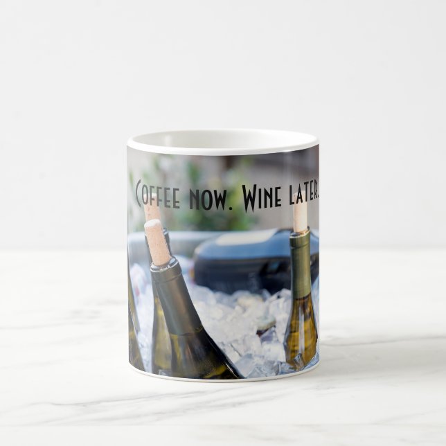 Caneca De Café Café agora. Vinho mais tarde. Caneca engraçada (Centro)