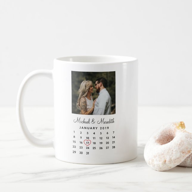 Caneca De Café Calendário de Aniversário de Casamento de Foto Pre (Com Donut)