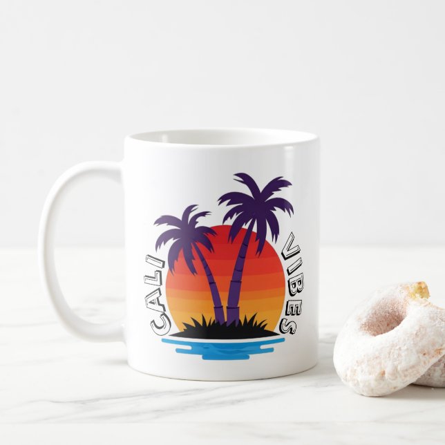 Caneca De Café Cali Vibes Sunset Palm Tree (Com Donut)