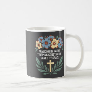 Caneca De Café Caminhando Pela Fé Tropeçando Constantemente Salvo