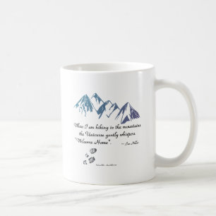 Caneca De Café Caminhando pelas montanhas O Universo sussurra Bem