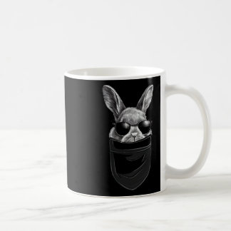 Caneca De Café Camisa de bolso do coelho da Páscoa feliz para men