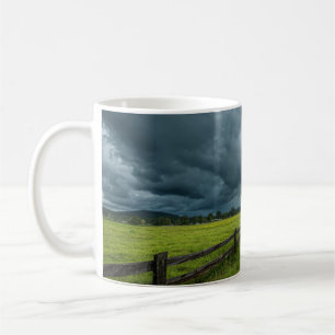 Caneca De Café Campo com uma Cerca de Madeira