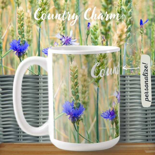 Caneca De Café Campo de trigo de Verão com flores azuis (Criador carregado)