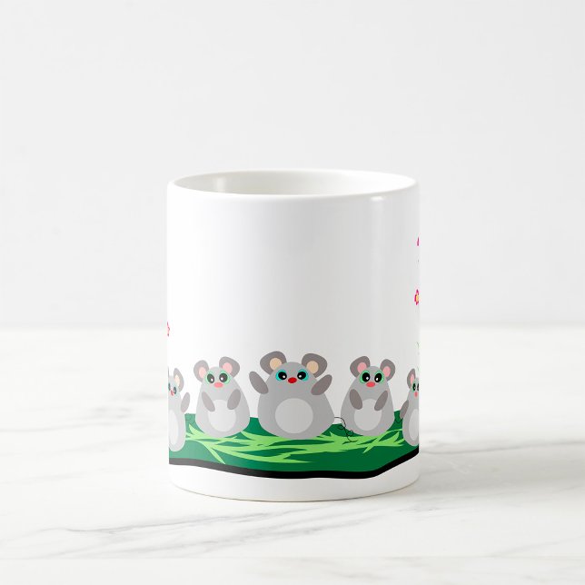 Caneca De Café Camundongos de Cartoon Bonitos em Grama com Flores (Criador carregado)