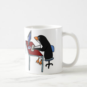 Caneca De Café CANECA: Pinguim engraçado bonito que trabalha no
