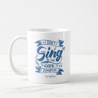 Caneca De Café Cantando engraçado no presente do carro