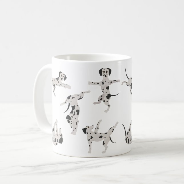 Caneca De Café Cão Dalmático fazendo yoga (Frente Esquerda)