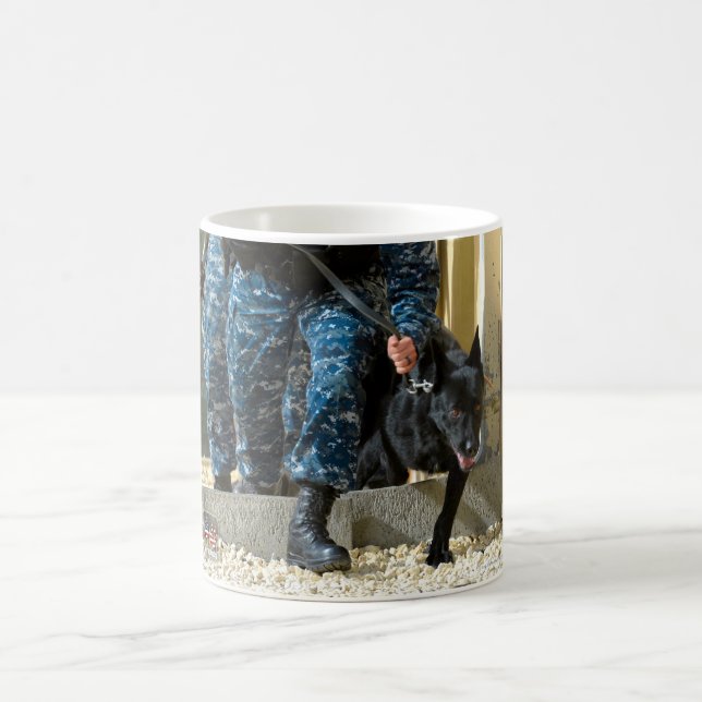 CANECA DE CAFÉ CÃO DE TRABALHO MILITAR DOS EUA (Centro)