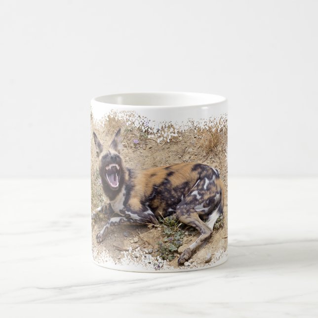 Caneca De Café Cão selvagem africano mostrando seus dentes (Centro)