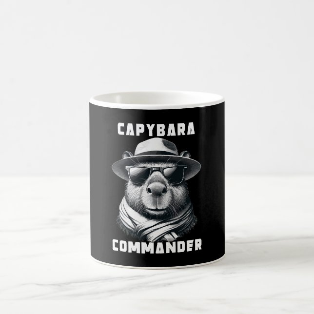Caneca De Café Capybara Com Óculos Solares Comandante (Centro)