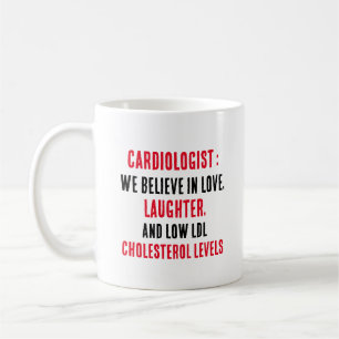 Caneca De Café Cardiologista Acreditamos em amor, riso e baixo