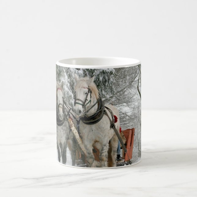 Caneca De Café Carruagem de Dois Cavalos Brancos Floresta de Neve (Centro)