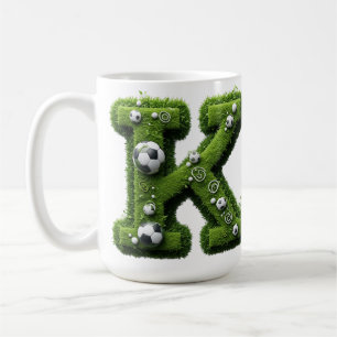 Caneca De Café Carta K com Grama Verde e Bola de Futebol