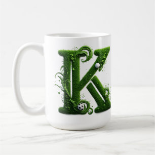 Caneca De Café Carta K com Grama Verde e Bola de Futebol