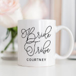 Caneca De Café Casamento Personalizado de Script Moderno Preto da<br><div class="desc">A camiseta de casamento feminina do escritor de caligrafia negra moderna e casual,  "Bride Tribe",  apresenta texto personalizado que pode ser personalizado para a sua equipe de noivas. Faz um doce presente para as damas de noiva na solteira e no fim de semana do casamento!</div>