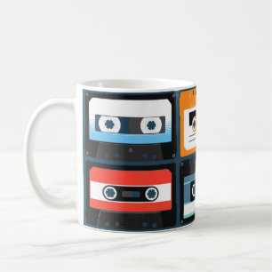 Caneca De Café Cassetes compactos. Conjunto. Ilustração de safr