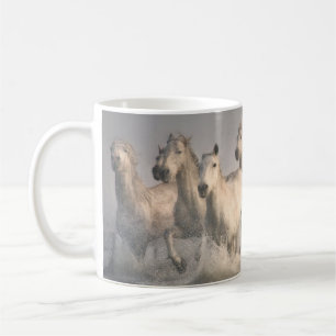 Caneca De Café Cavalo galopando na água do Mediterrâneo