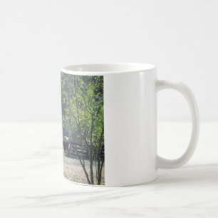 Caneca De Café Cavalo Marrom atravessando Cerca