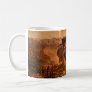 Caneca De Café Cavalos Selvagens: Encontro Intenso Em Gaza