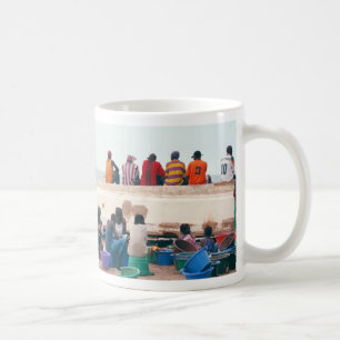 Caneca De Café Cena da praia com barco virado, Gambia