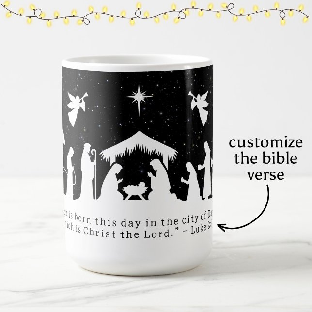 Caneca De Café Cena de Natal Preto e Branco com Versículo Bíblico (Criador carregado)
