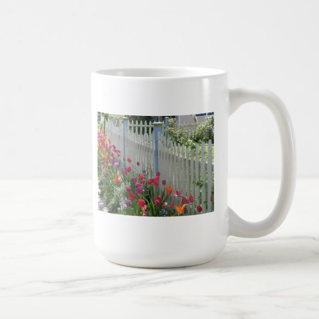 Caneca De Café Cerca Branca De Piquete Com Tulipina (Direita)