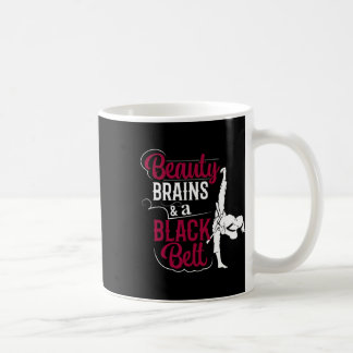 Caneca De Café Cérebros De Beleza E Cinto Negro
