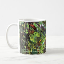 Caneca De Café Cervos nos jardins após o Frost
