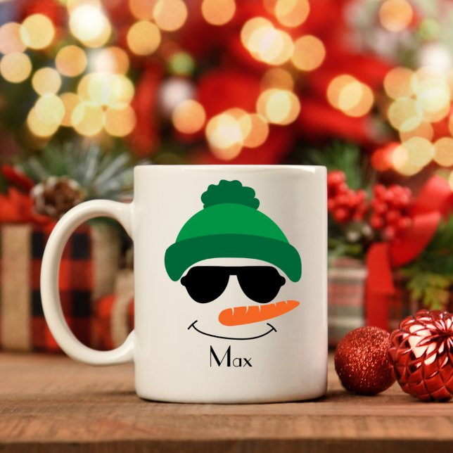 Caneca De Café Chapéu verde personalizado Snowman e óculos de sol (Criador carregado)