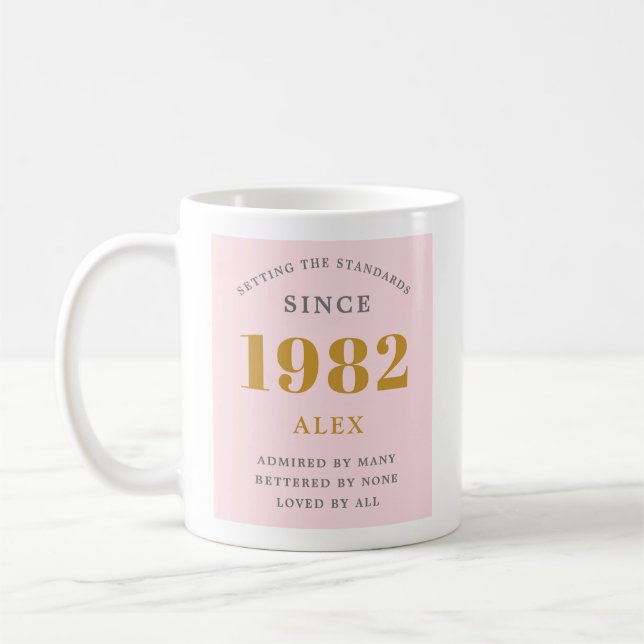 Caneca De Café Chic Elegante De Cinza Rosa 1982 (Esquerda)