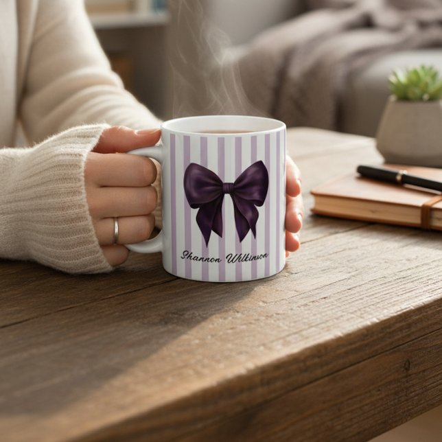 Caneca De Café Chic Purple Bow Feminine Name Mug (Criador carregado)