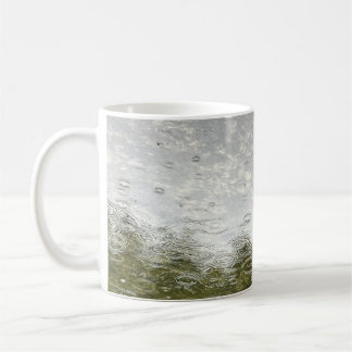 Caneca De Café Chovendo no lago
