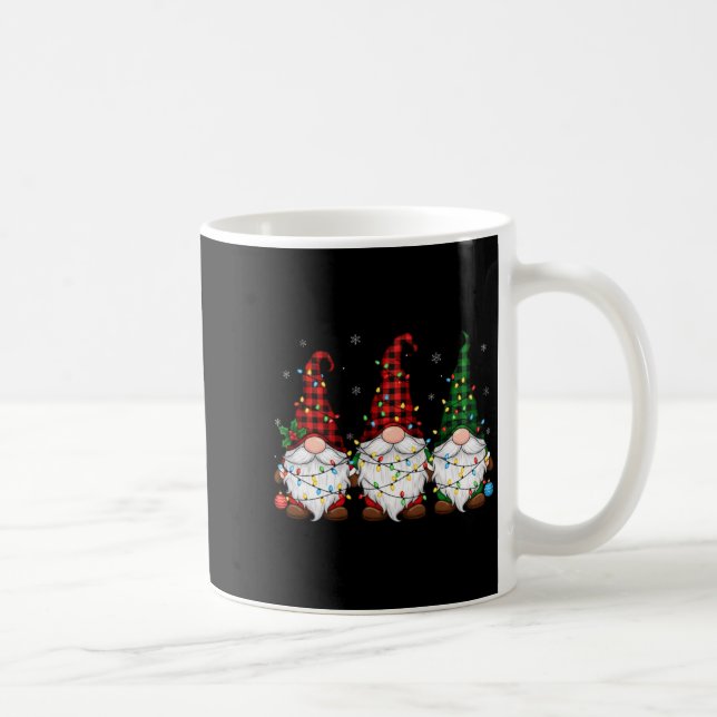Caneca De Café Christmas Gnome Trio Buffalo Plaid Lights Cute Xma (Direita)
