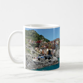 Caneca De Café cidade em um penhasco