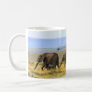 CANECA DE CAFÉ CINCO ELEFANTES NA GRAMA MARNADA