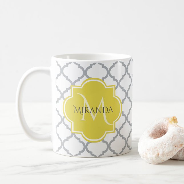 Caneca De Café Cinza Branca Quatrefoil Amarelo Nome Monograma (Com Donut)