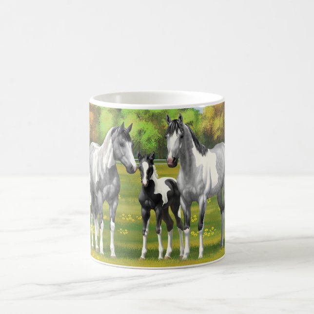 Caneca De Café Cinza De Maçã Em Cavalos De Tintas Em Pasto De Ver (Centro)